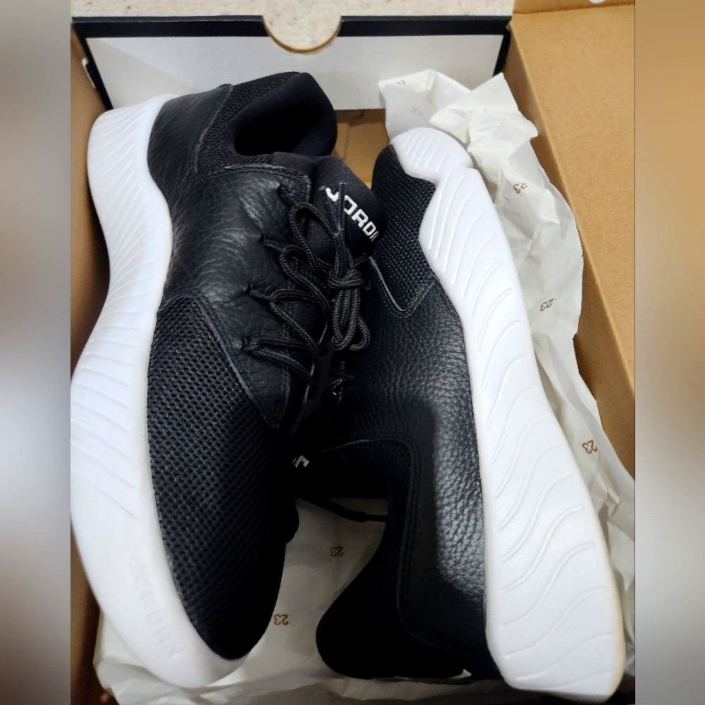 Jordan Nike 23Low Black and White